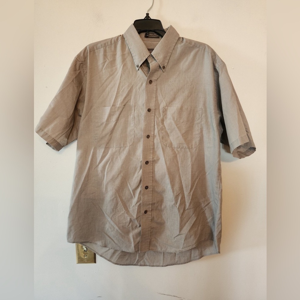 Van huesen grey short Sleeve dress shirt size medium 15 15 1/2